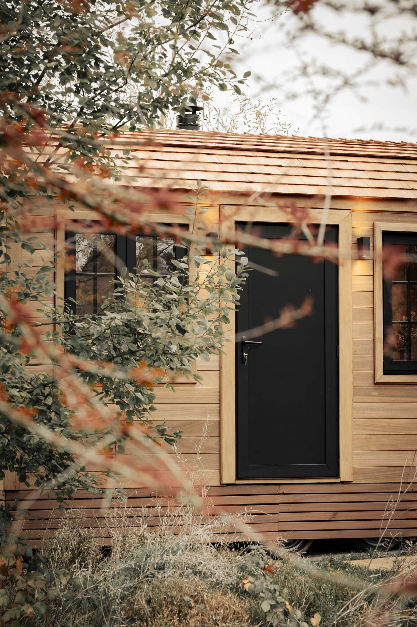 Cabane immergée dans la nature